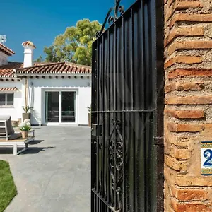 https://new-villa-with-private-pool-by-the-beach-port.1costadelsol.com
